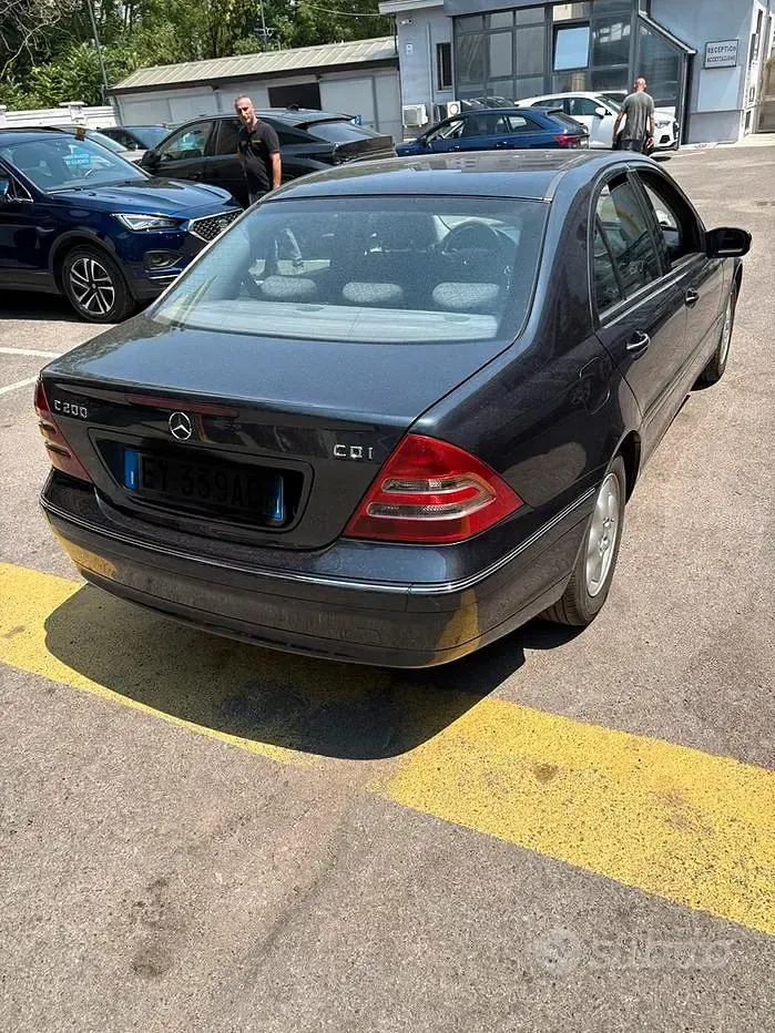 Usata Mercedes C220 122 CV (89 kW) 2004 Bluazzurro Berlina