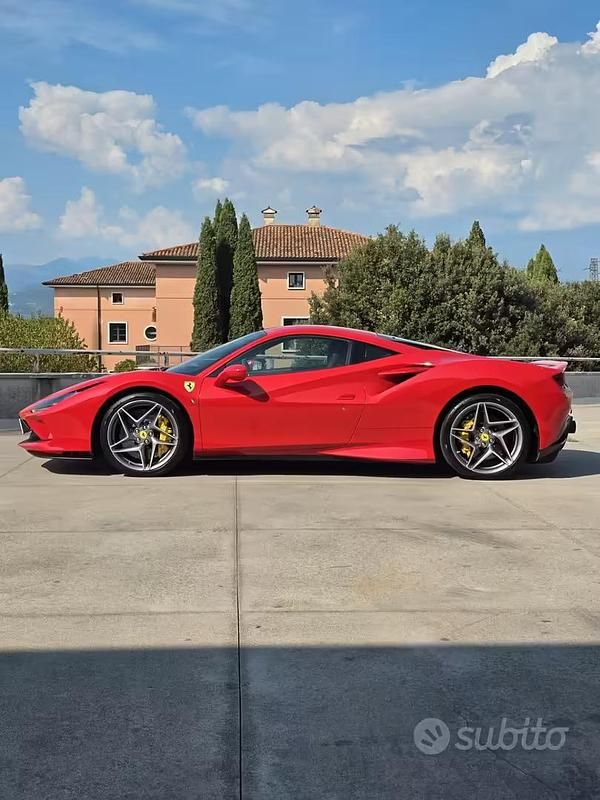 Usata Ferrari F8 721 CV (530 kW) 2021 Rosso Coupé