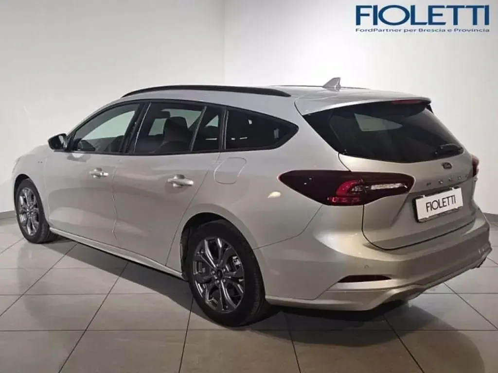 Usata Ford Focus ST-Line 125 CV (91 kW) 2023 Grigio moondust (metallizzato) Station wagon