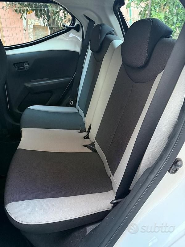 Usata Toyota Aygo 72 CV (52 kW) 2018 Bianco Utilitaria