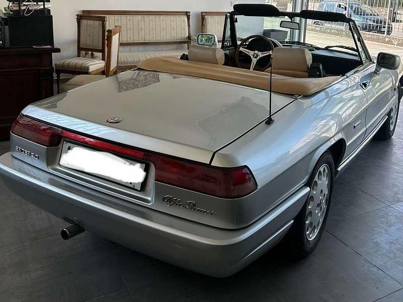 Usata Alfa Romeo Spider 122 CV (89 kW) 1993 Grigio Cabrio