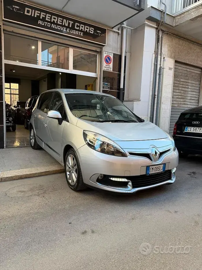 Usata Renault Scénic III XMOD 110 CV (80 kW) 2012 Grigio Monovolume