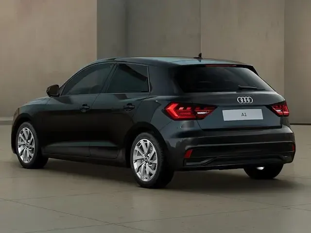 Usata Audi A1 Sportback Admired 95 CV (69 kW) 2025 Nero mito metallizzato Utilitaria