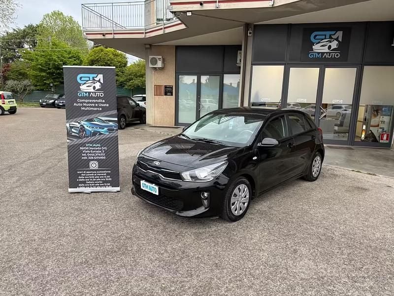 Usata Kia Rio 84 CV (61 kW) 2018 Nero Berlina