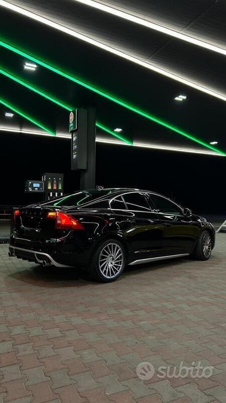 Usata 2011 Volvo S60 R-Design Tre volumi | 8500 € (Buon prezzo) - Immagine 1/4