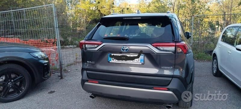Usata Toyota RAV4 Hybrid 178 CV (130 kW) 2022 Grigio SUV