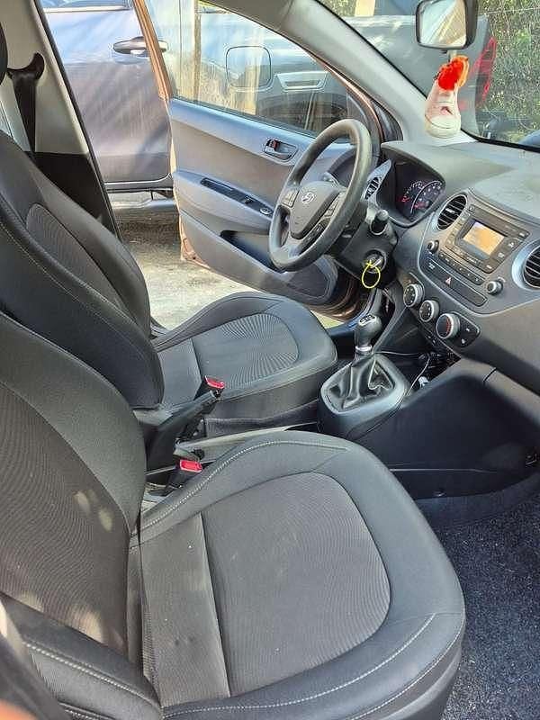 Usata Hyundai i10 Advanced 67 CV (49 kW) 2018 Bronzo Utilitaria