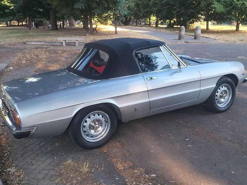 Usata Alfa Romeo Spider Veloce 128 CV (94 kW) 1982 Argento Cabrio
