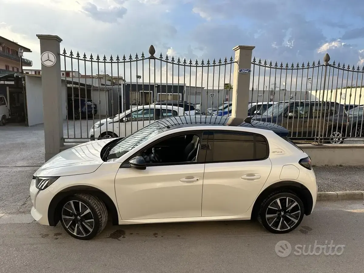 Usata Peugeot 208 GT-line 102 CV (75 kW) 2020 Bianco Utilitaria