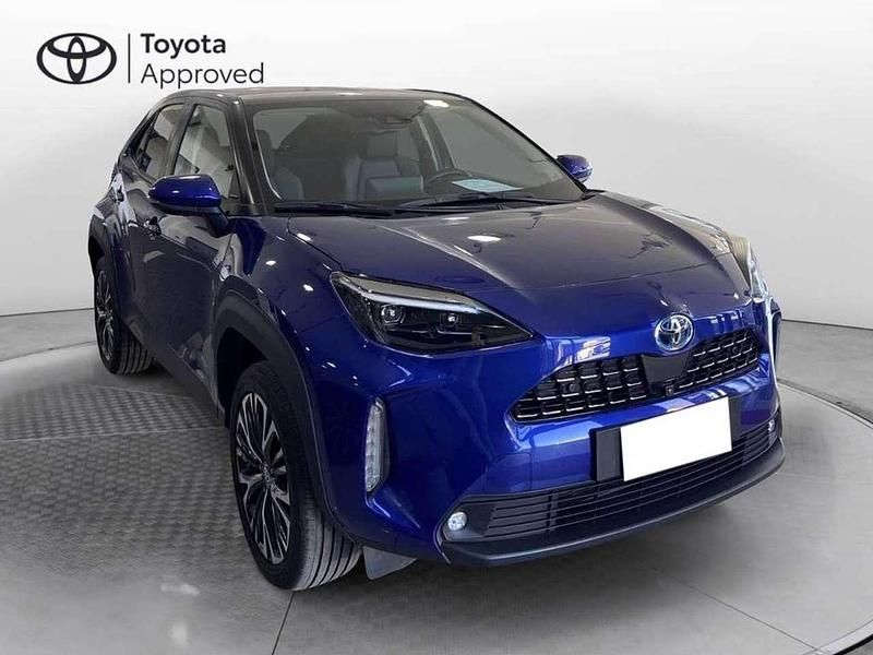Usata Toyota Yaris Cross Lounge 116 CV (85 kW) 2021 Blu/azzurro SUV