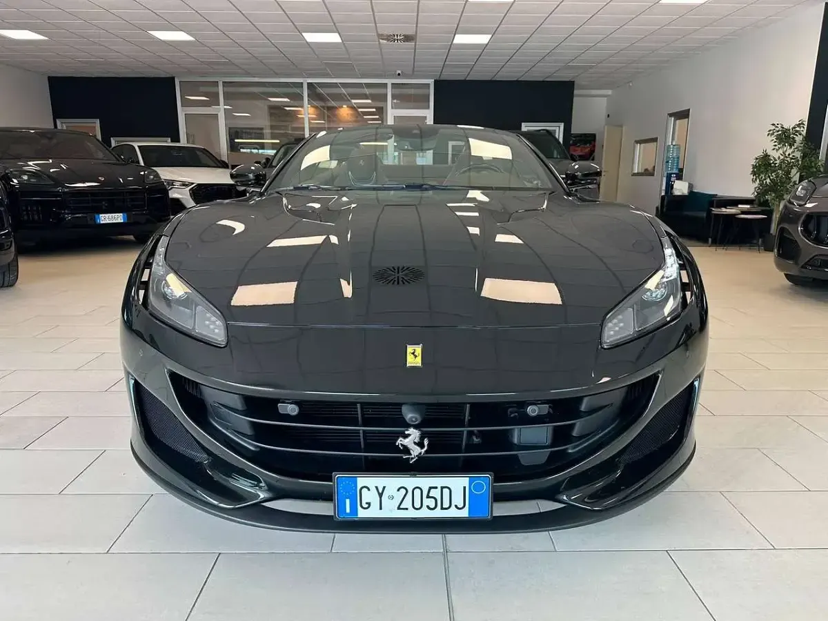 Usata Ferrari Portofino 600 CV (441 kW) 2019 Nero daytona Cabrio
