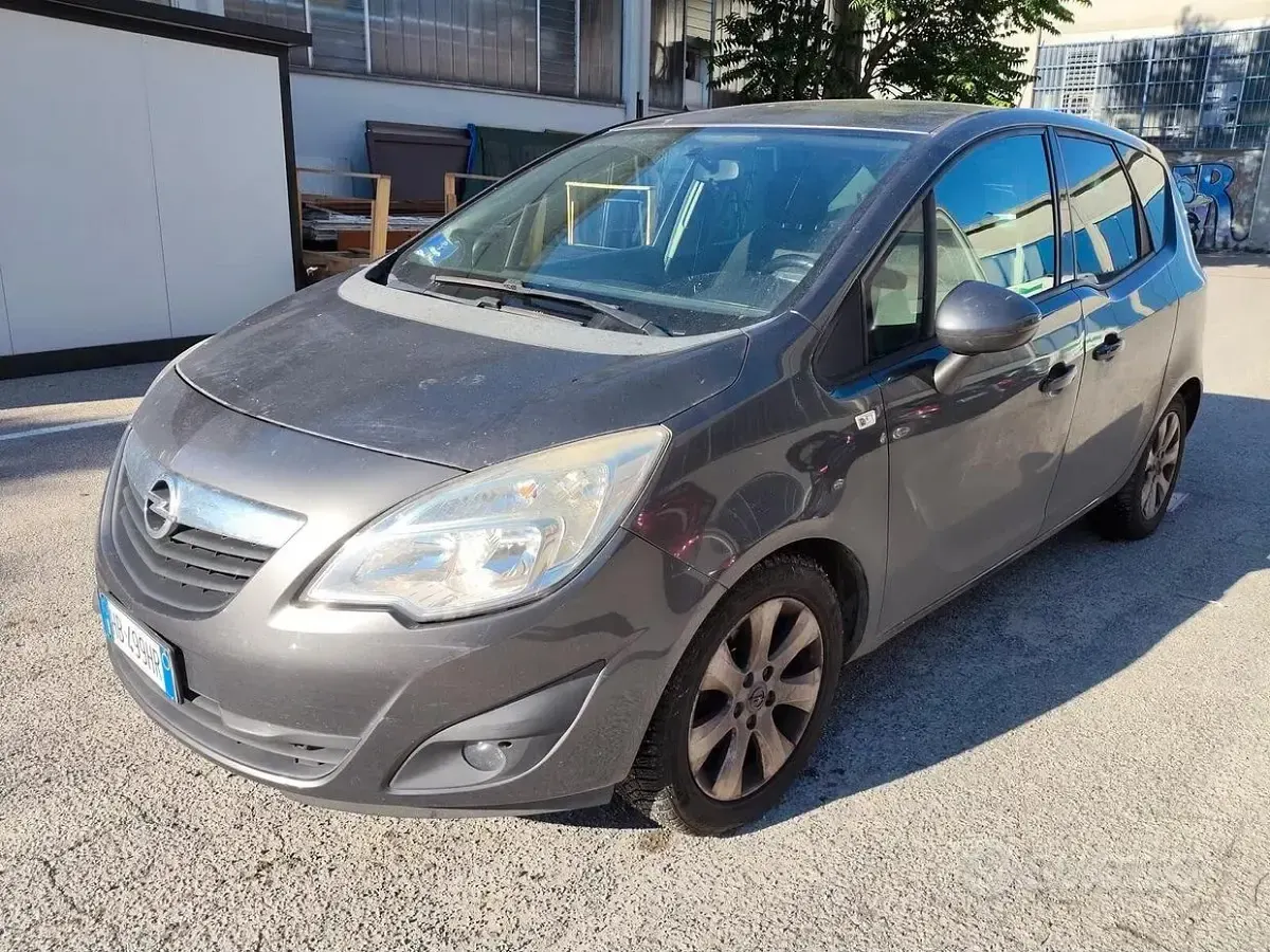 Usata Opel Meriva 120 CV (88 kW) 2012 Grigio Monovolume