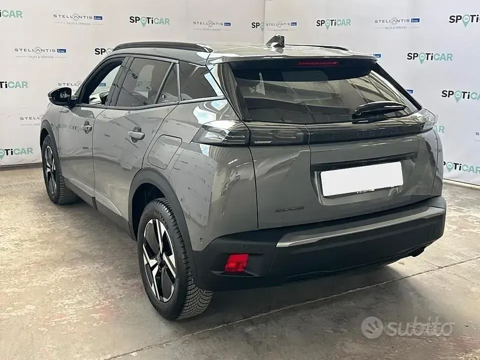 Usata Peugeot 2008 Allure 101 CV (74 kW) 2024 Grigio SUV