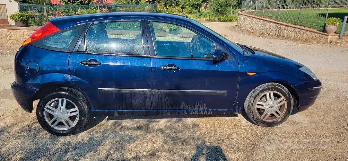 Usata Ford Focus 90 CV (66 kW) 2001 Viola Berlina