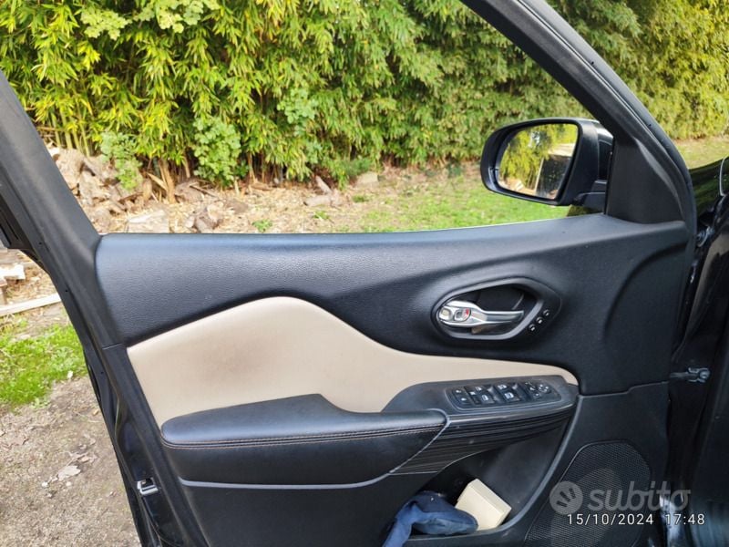 Usata Jeep Cherokee 140 CV (102 kW) 2016 Nero SUV