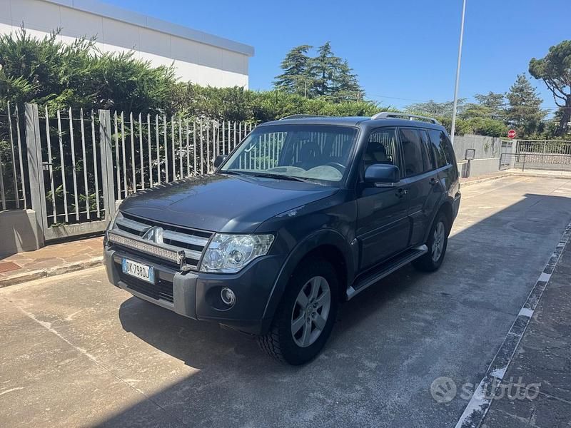 Usata Mitsubishi Pajero Instyle 170 CV (125 kW) 2008 Grigio SUV