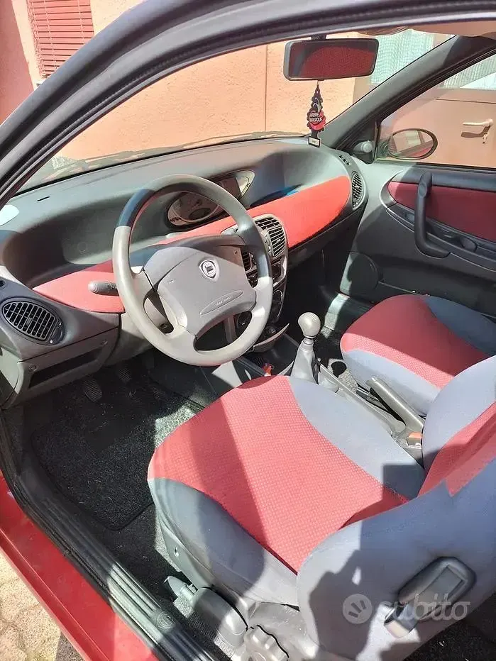 Usata Lancia Ypsilon 60 CV (44 kW) 2002 Utilitaria