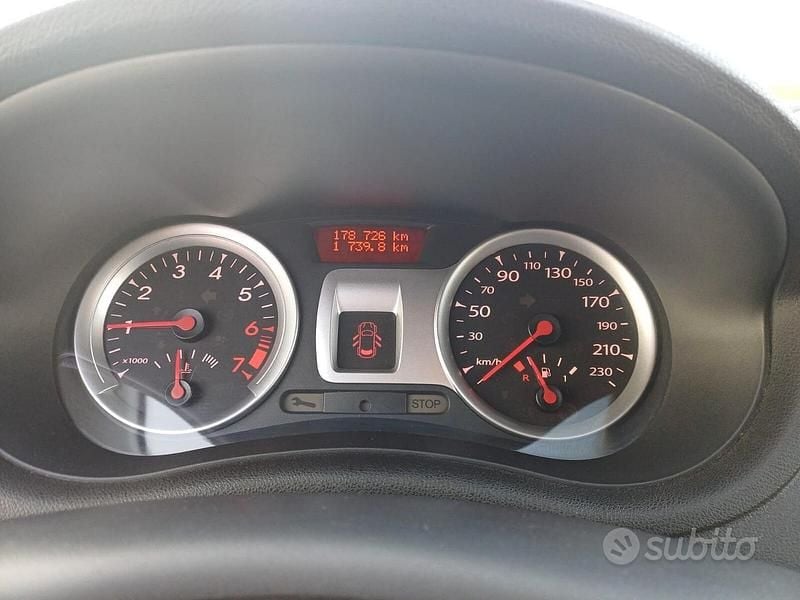 Usata Renault Clio II Dynamique 75 CV (55 kW) 2011 Nero Berlina