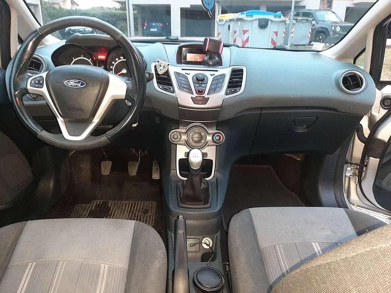 Usata Ford Fiesta Ambiente 75 CV (55 kW) 2009 Grigio Berlina