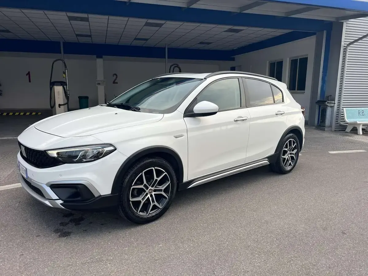 Usata Fiat Tipo Cross 131 CV (96 kW) 2024 Other Berlina