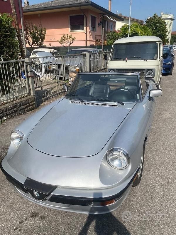 Usata Alfa Romeo Spider 125 CV (91 kW) 1986 Grigio Cabrio