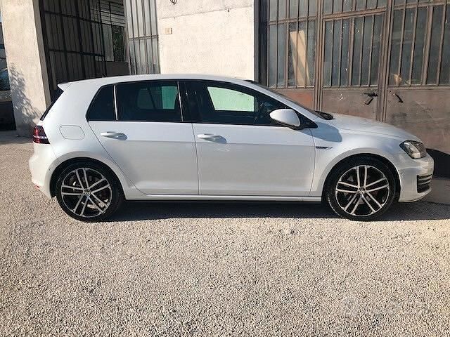 Bianco Usata 2015 VW Golf VII GTD Tre volumi | 17.200 € (Cara) - Immagine 1/4