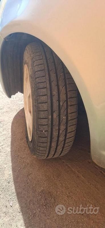 Usata Toyota Yaris 75 CV (55 kW) 2005 Grigio Berlina