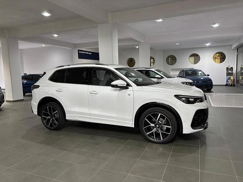 Nuova VW Tiguan R-line Plus 149 CV (109 kW) 2025 Bianco SUV