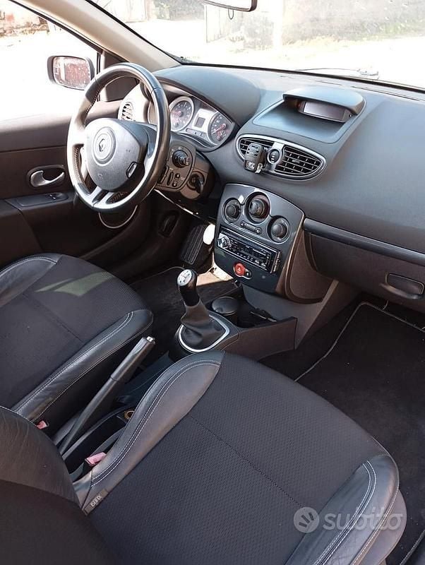 Usata Renault Clio II 75 CV (55 kW) 2008 Grigio Utilitaria