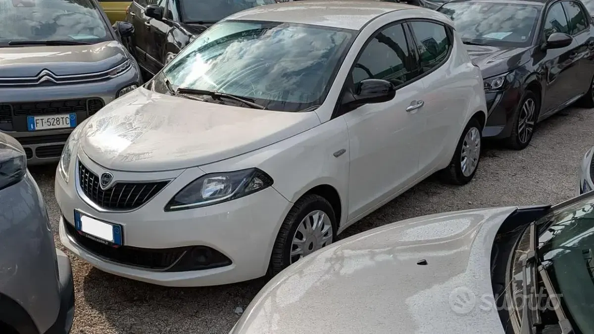 Usata Lancia Ypsilon 69 CV (50 kW) 2022 Grigio Utilitaria
