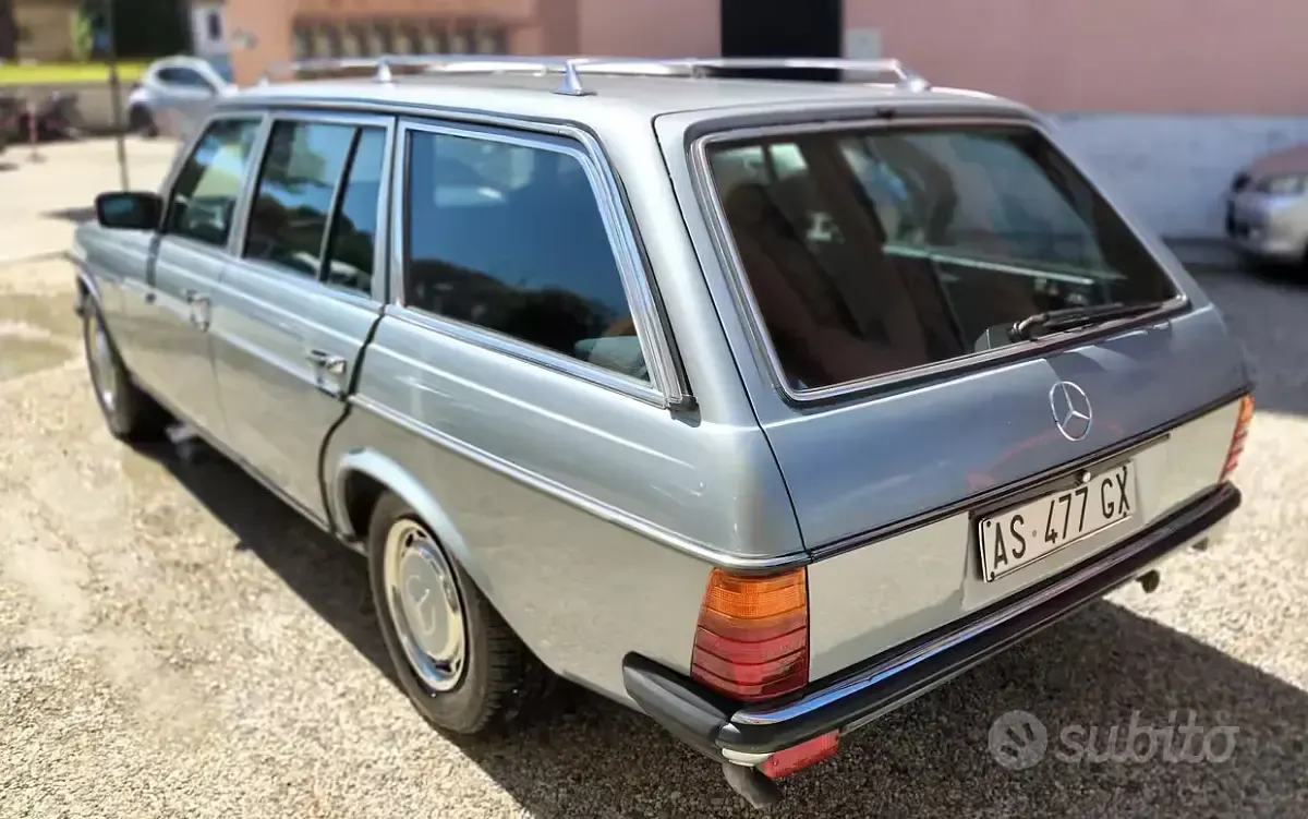 Usata Mercedes E200 109 CV (80 kW) 1983 Bluazzurro Station wagon