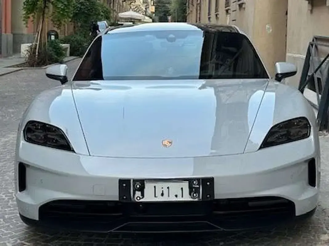Usata Porsche Taycan Performance Package 300 kW (408 CV) 2024 Argento Berlina