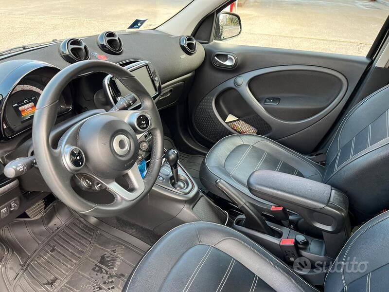 Usata Smart ForFour Electric Drive Prime 41 kW (56 CV) 2021 Nero Utilitaria