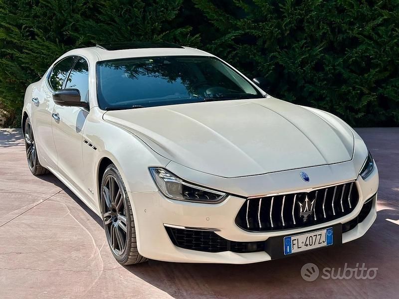 Bianco Usata 2017 Maserati Ghibli Tre volumi | 34.999 € (Molto cara) - Immagine 1/4