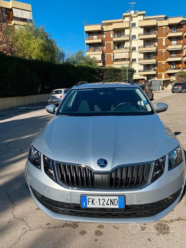 Begagnad Skoda Octavia Executive 116 HK (85 kW) 2017 Grå Kombi