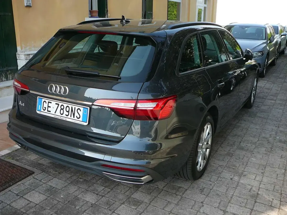 Usata Audi A4 Business 163 CV (119 kW) 2021 Grigio Station wagon