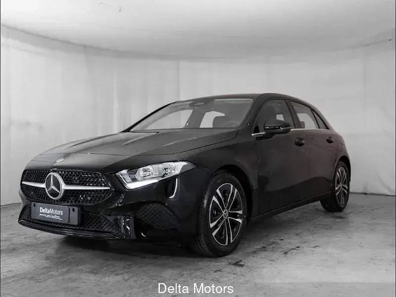 Nuova Mercedes A180 116 CV (85 kW) 2026 Nero Berlina