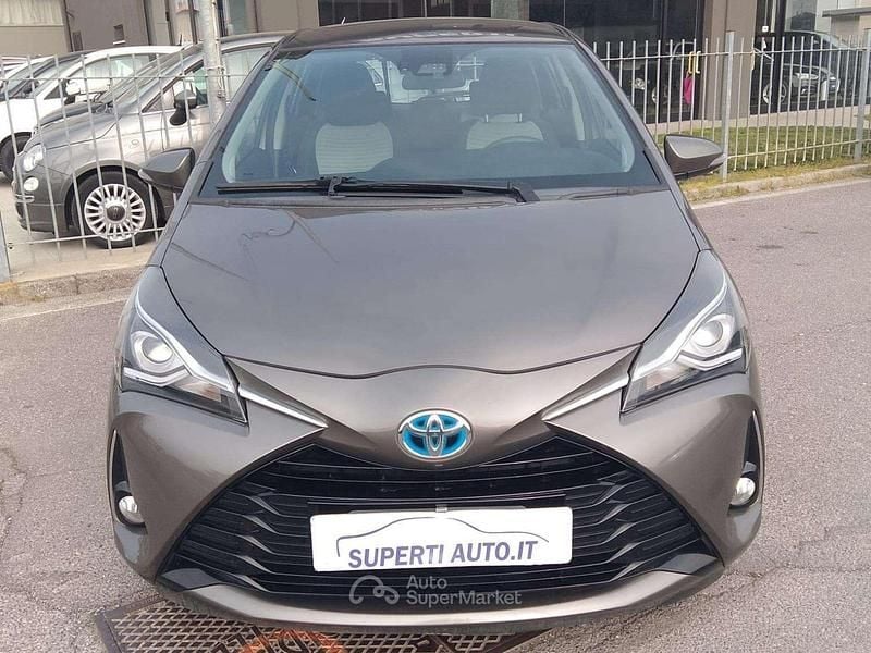 Usata Toyota Yaris Hybrid Active 73 CV (53 kW) 2017 Bronzo Berlina