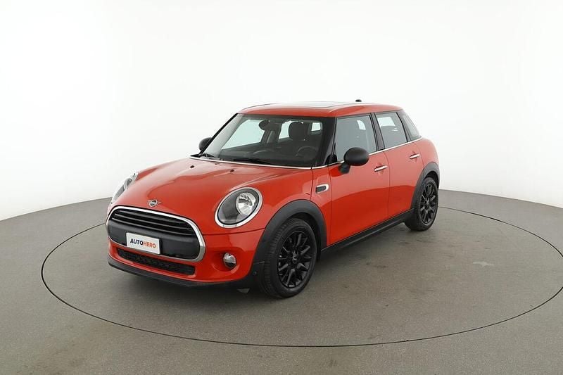 Begagnad Mini ONE 75 HK (55 kW) 2019 Orange Halvkombi
