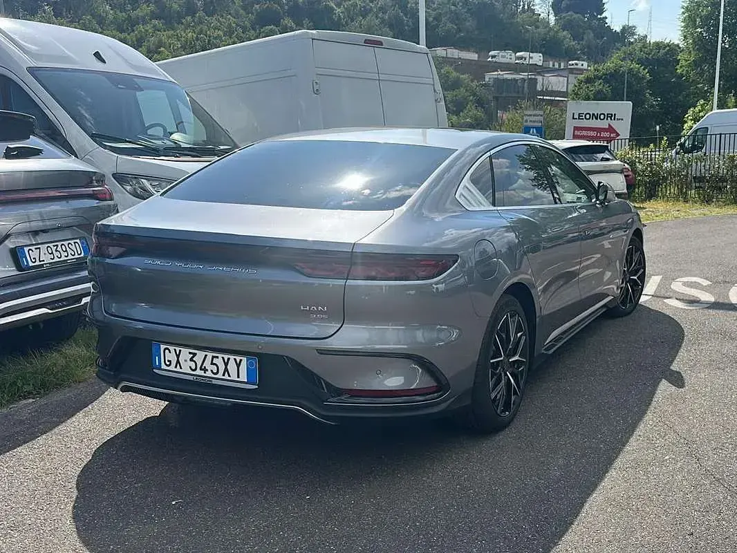 Usata BYD Han 130 kW (177 CV) 2024 Argento Berlina
