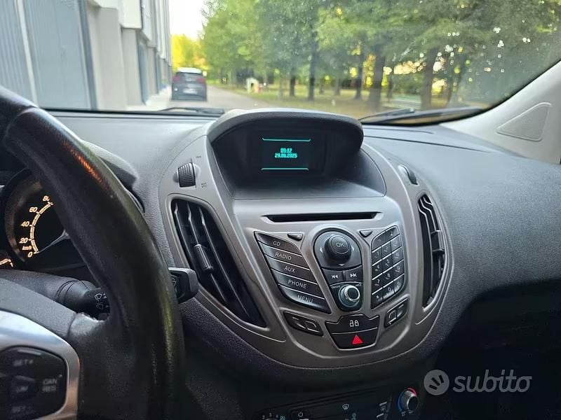 Usata Ford Tourneo Courier 75 CV (55 kW) 2015 Grigio Monovolume