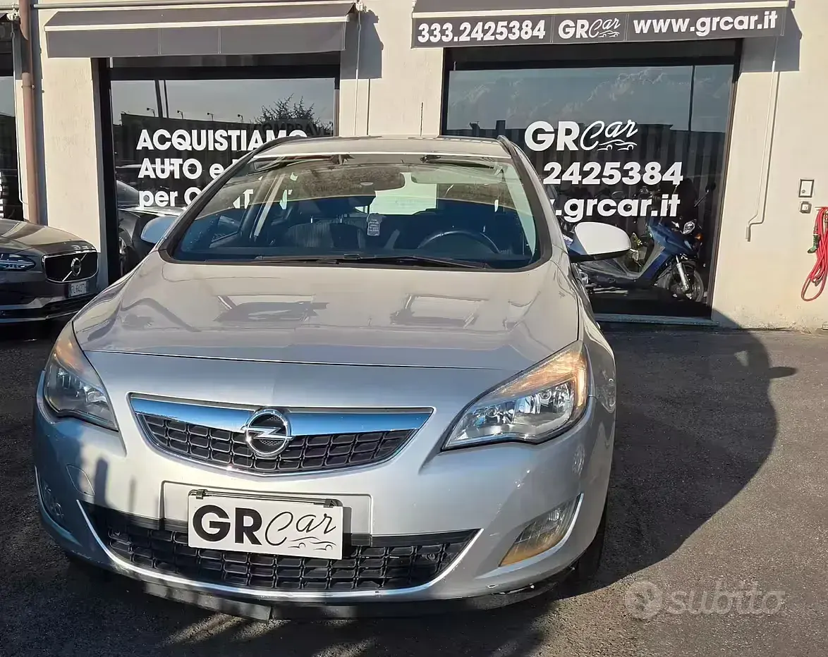 Usata Opel Astra Cosmo 110 CV (80 kW) 2011 Grigio Station wagon