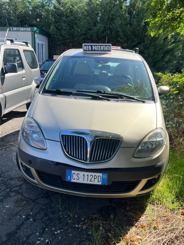 Usata Lancia Musa 75 CV (55 kW) 2004 Grigio Monovolume