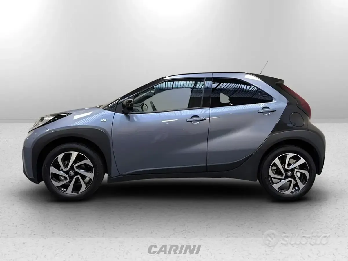 Usata Toyota Aygo X Trend 72 CV (52 kW) 2024 Grigio SUV