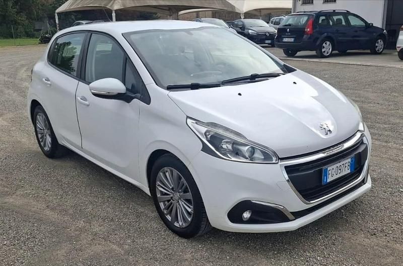 Usata Peugeot 208 Allure 81 CV (59 kW) 2017 Bianco Utilitaria