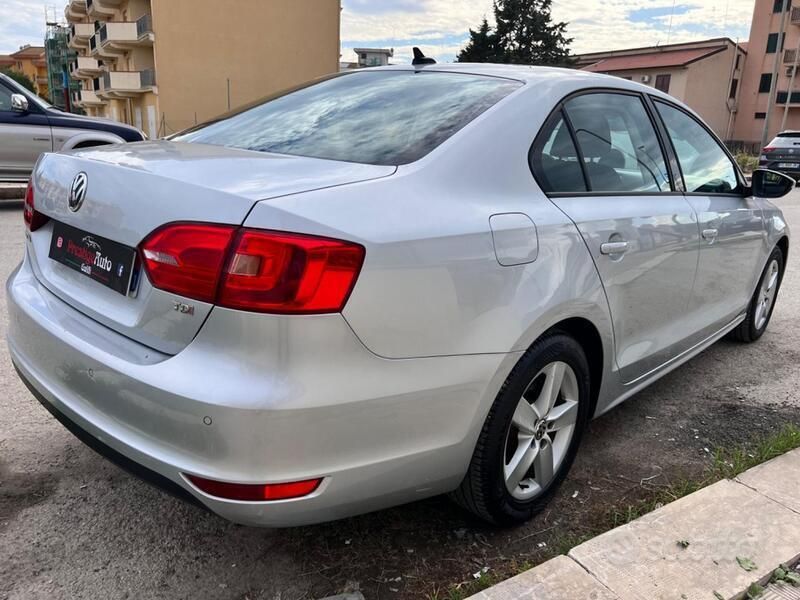 Usata VW Jetta 105 CV (77 kW) 2012 Grigio Berlina