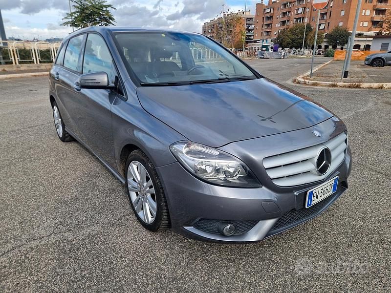 Usata Mercedes B180 Premium 109 CV (80 kW) 2014 Grigio Monovolume