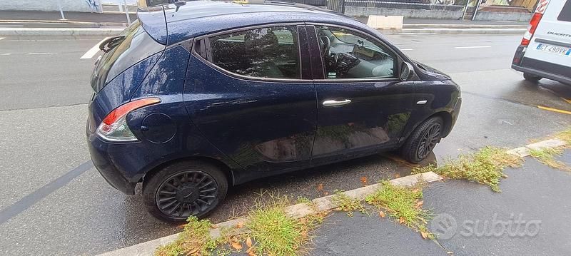 Usata Lancia Ypsilon Silver 80 CV (58 kW) 2022 Blu Utilitaria