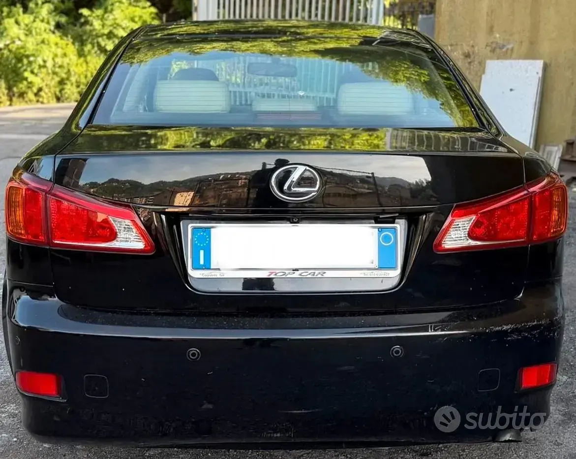 Usata Lexus IS220d 177 CV (130 kW) 2010 Nero Berlina