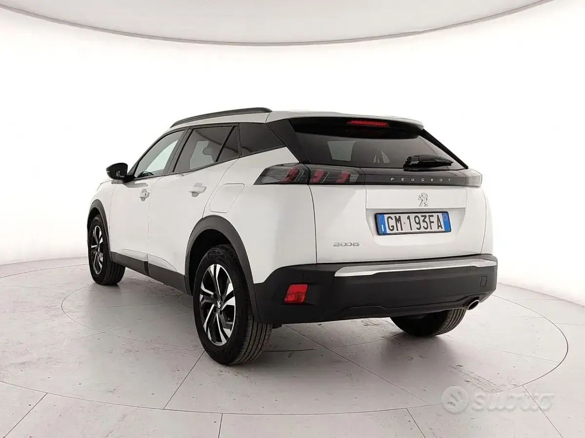Usata Peugeot 2008 Allure 131 CV (96 kW) 2022 Bianco SUV